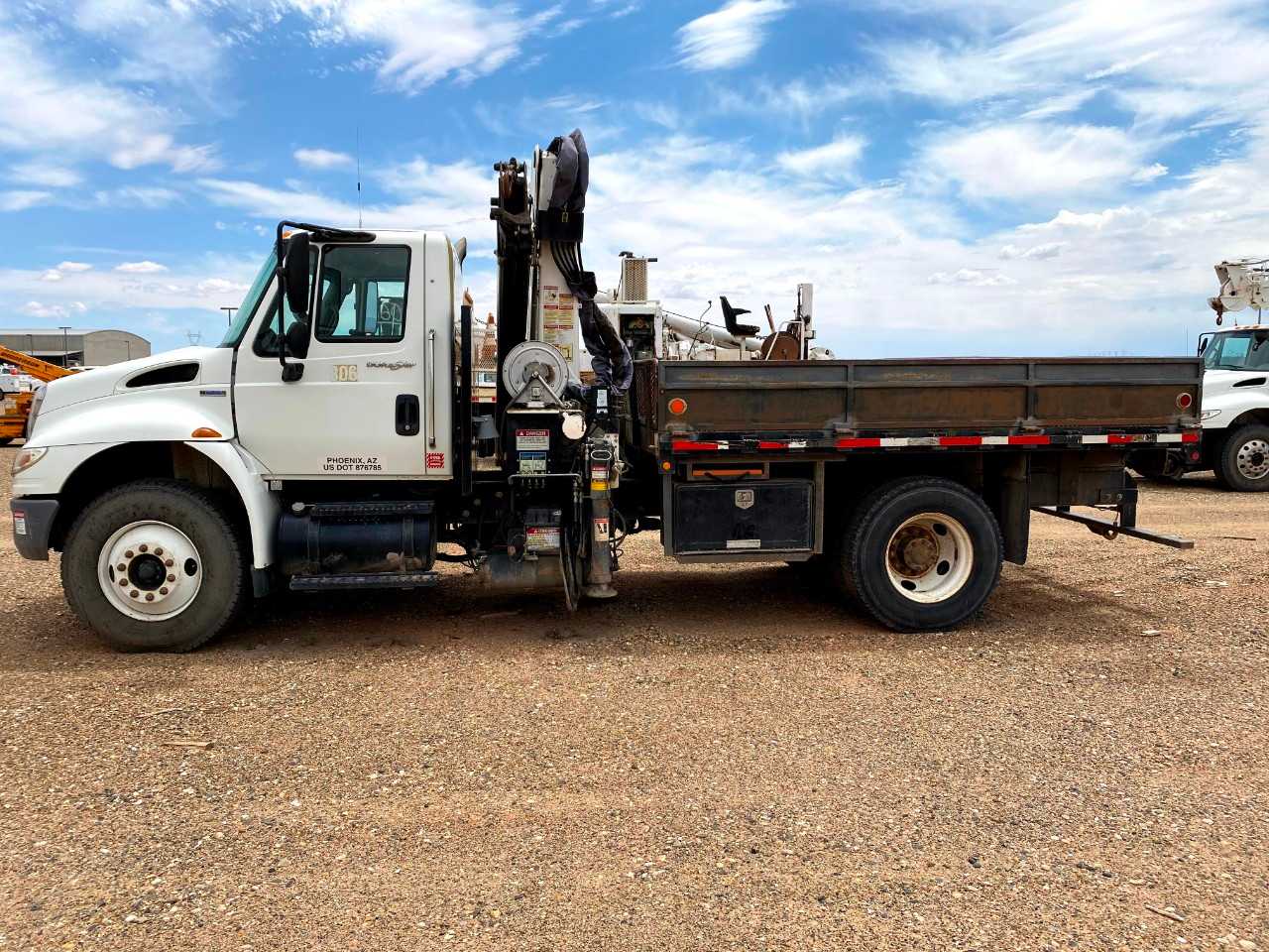 2009 International 4400 SBA 4X2 Stake Bed Truck w/ IMT Crane Loader - HYDRO EXCAVATOR TRUCKS