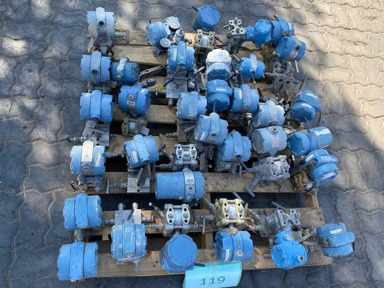 PALLETS OF ROSEMOUNT TRANSMITTERS - INSTRUMENTATION