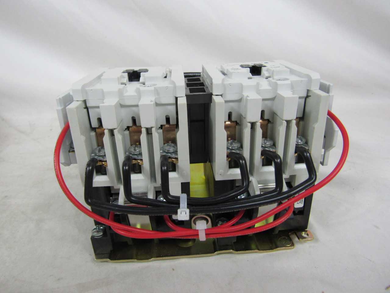 Quantity of 2 New Surplus Eaton CN55DN3BB Reversing Contactor Open 3P 27A 220/240V - CONTACTORS