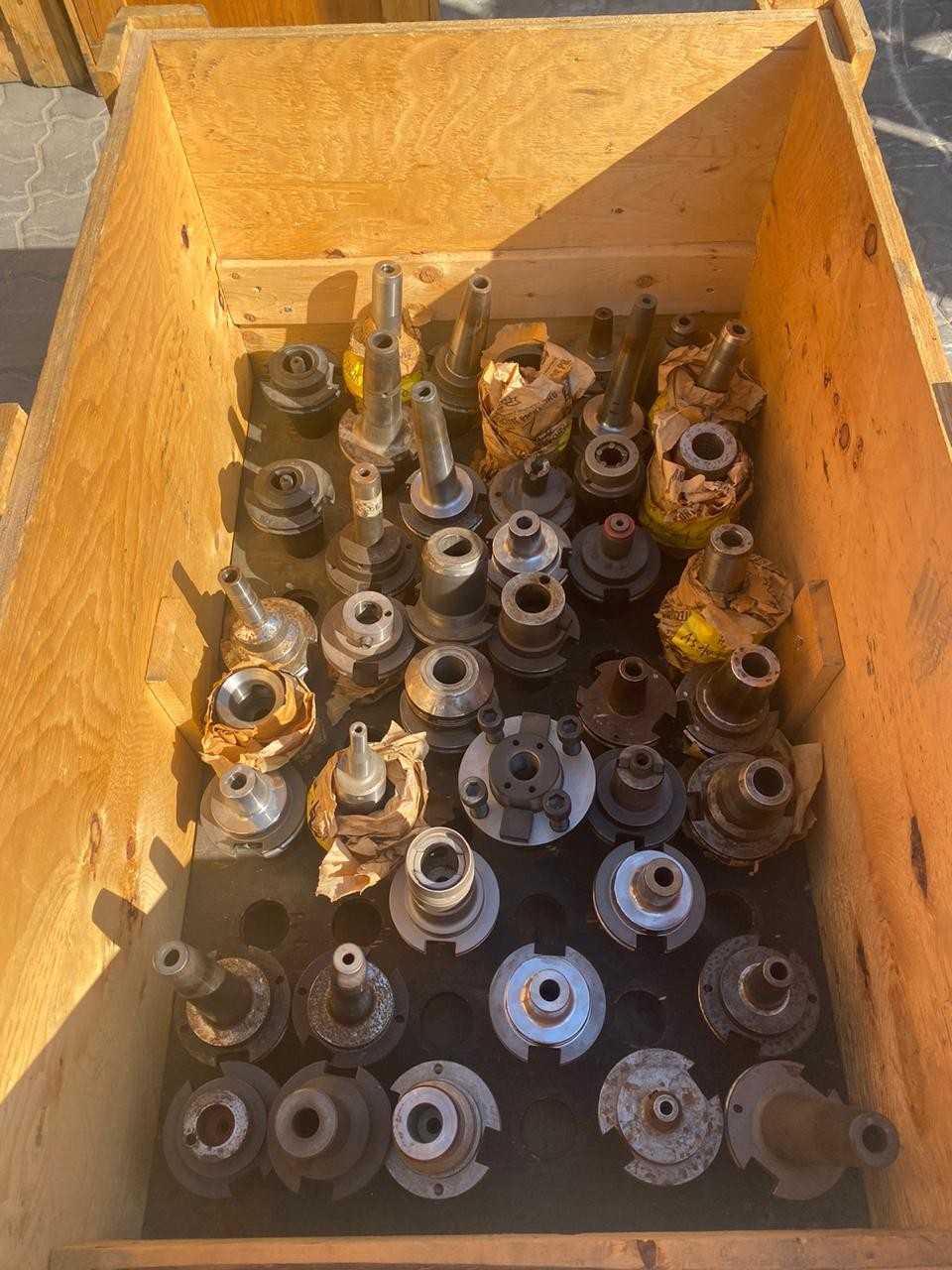 PALLET OF ASSORTED CAT 50 TOOL HOLDERS - MACHINE TOOLING