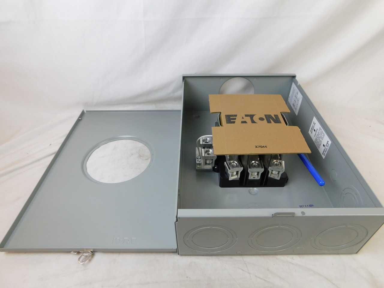 Quantity of 3 New Surplus Eaton UTE7213TCH Meter Socket 200A 600V 3 Ph 7 Jaws NEMA 3R - INDUSTRIAL PARTS