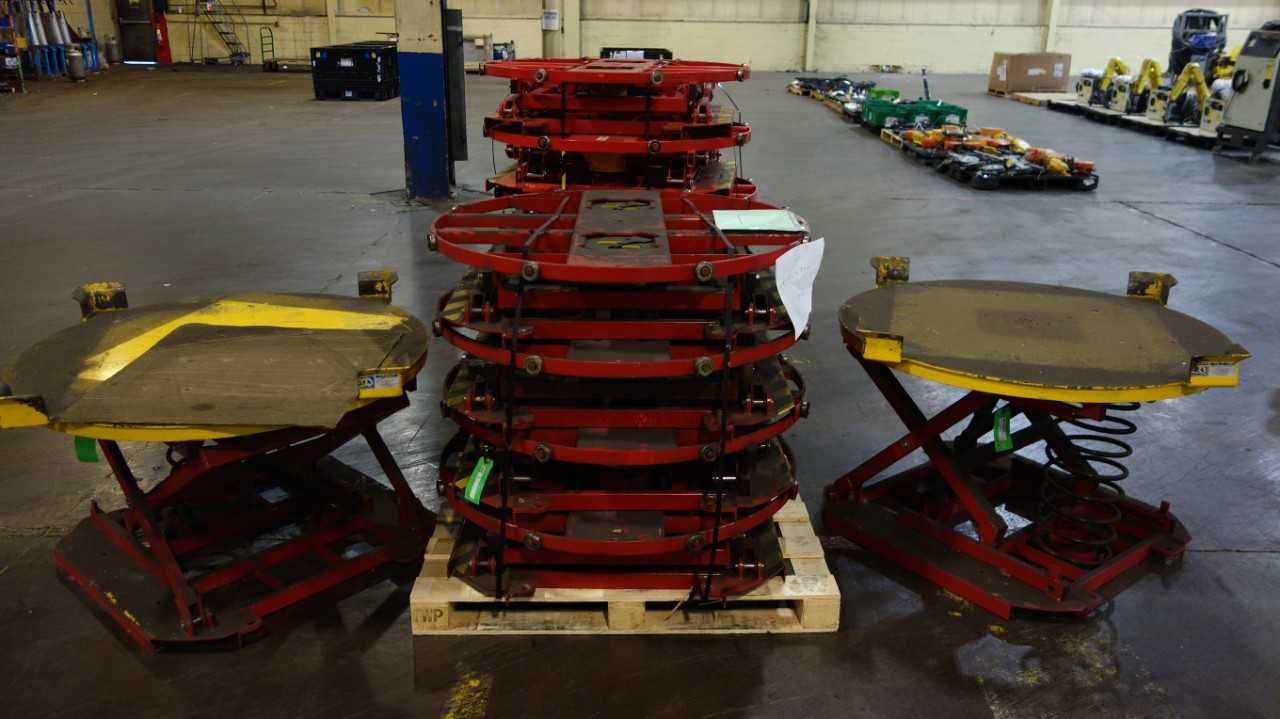 LOT OF ASSORTED SOUTHWORTH SPRING ACTUATED PALLET LIFT TABLES (AS DISPLAYED, S - LIFT CART