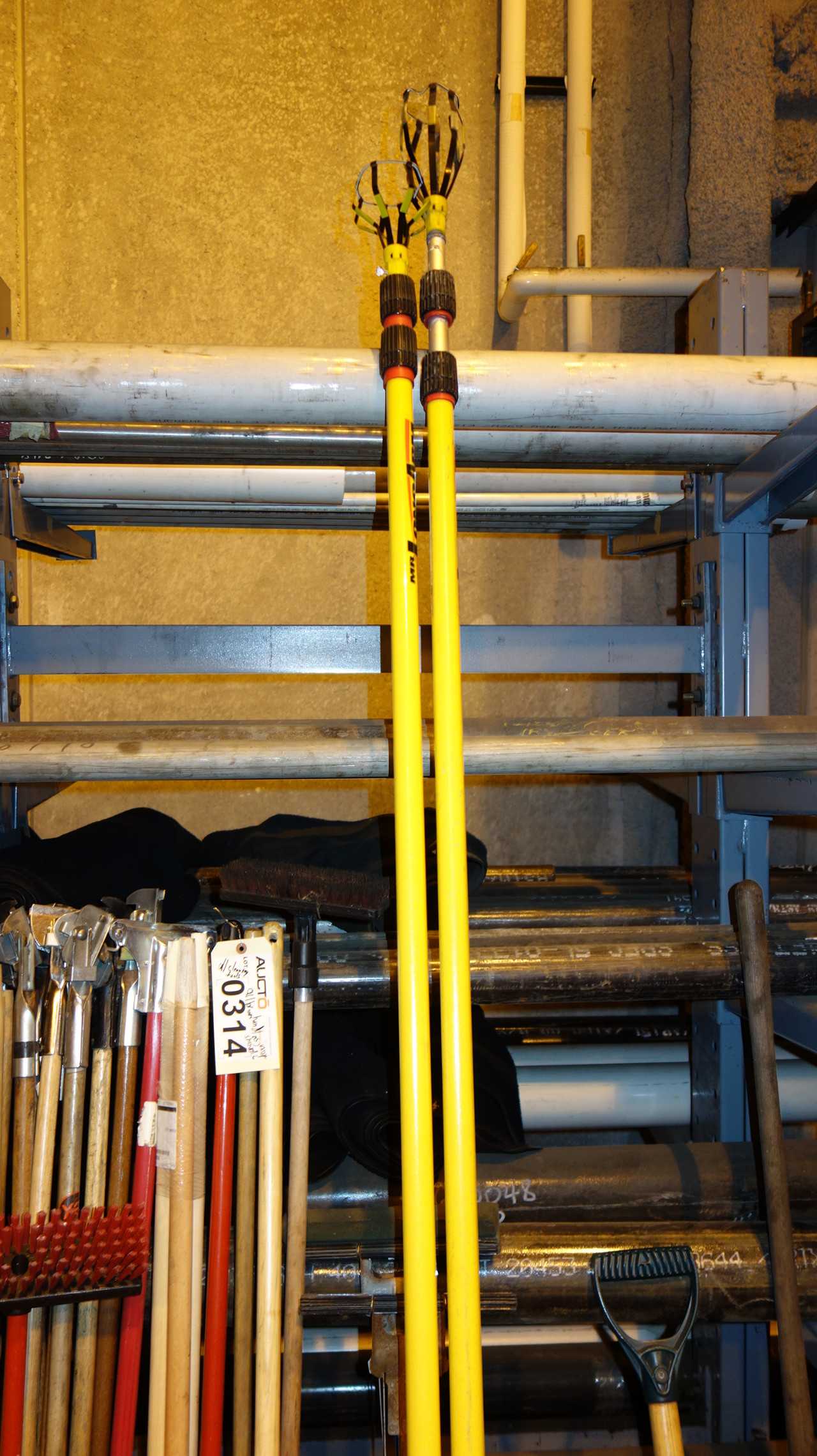 LOT OF ASSORTED CLEANING TOOLS, BROOMS, SHOVELS - ELECTRIC POWER TOOLS