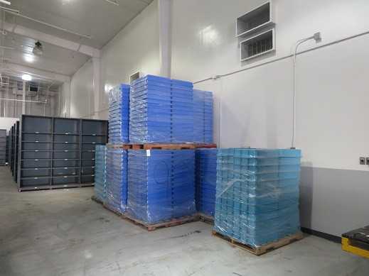 Plastic Totes - MATERIAL HANDLING