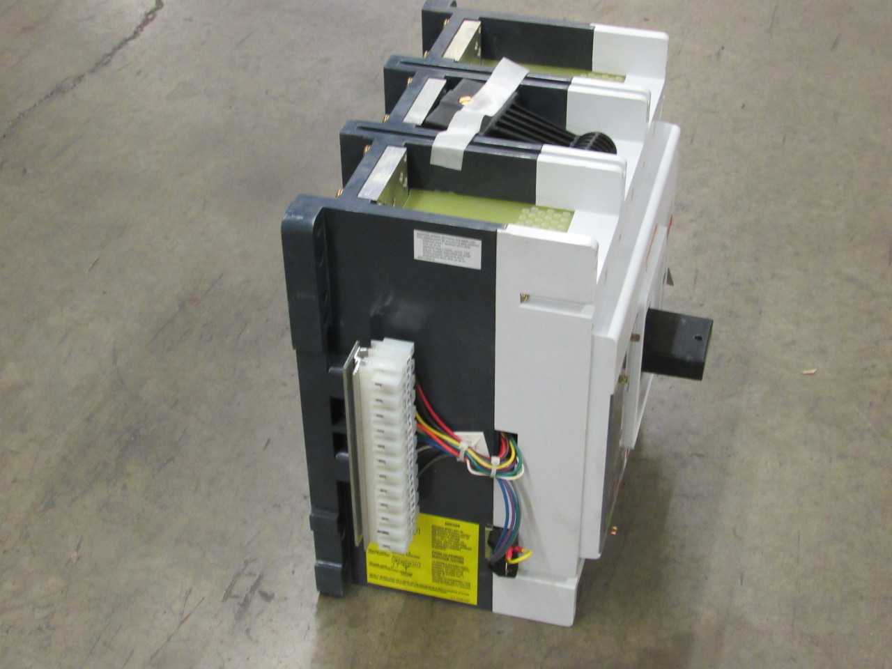 Lot of Qty 1x Eaton Used RGC320039E MCCB 3P 2000A 690VAC - ELECTRICAL COMPONENTS