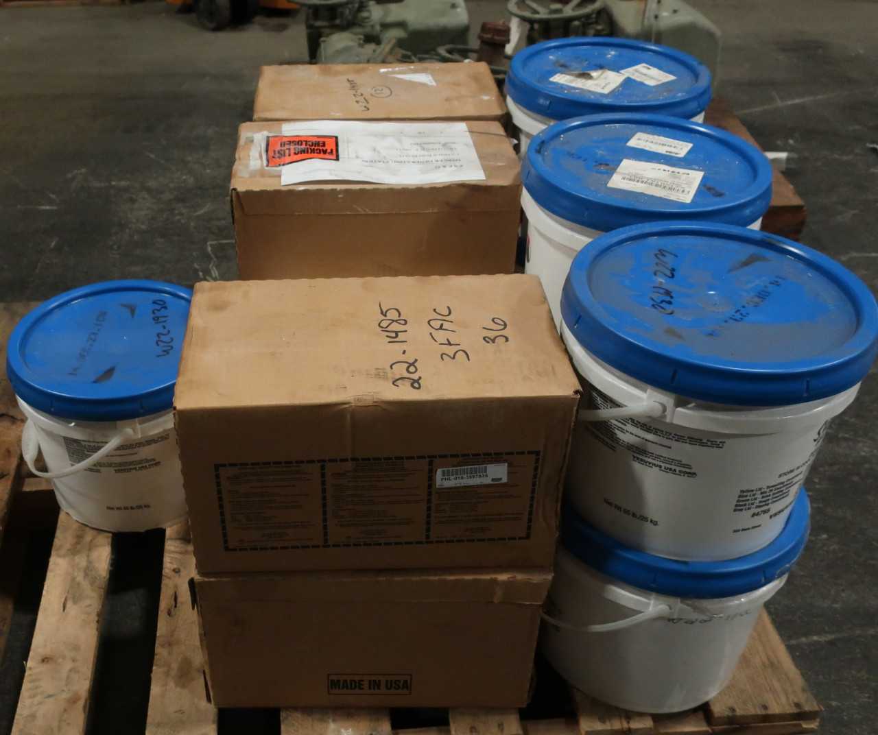1 PALLET OF NEW FIRE BRICKS AND BRICK CEMENT - MISCELLANEOUS