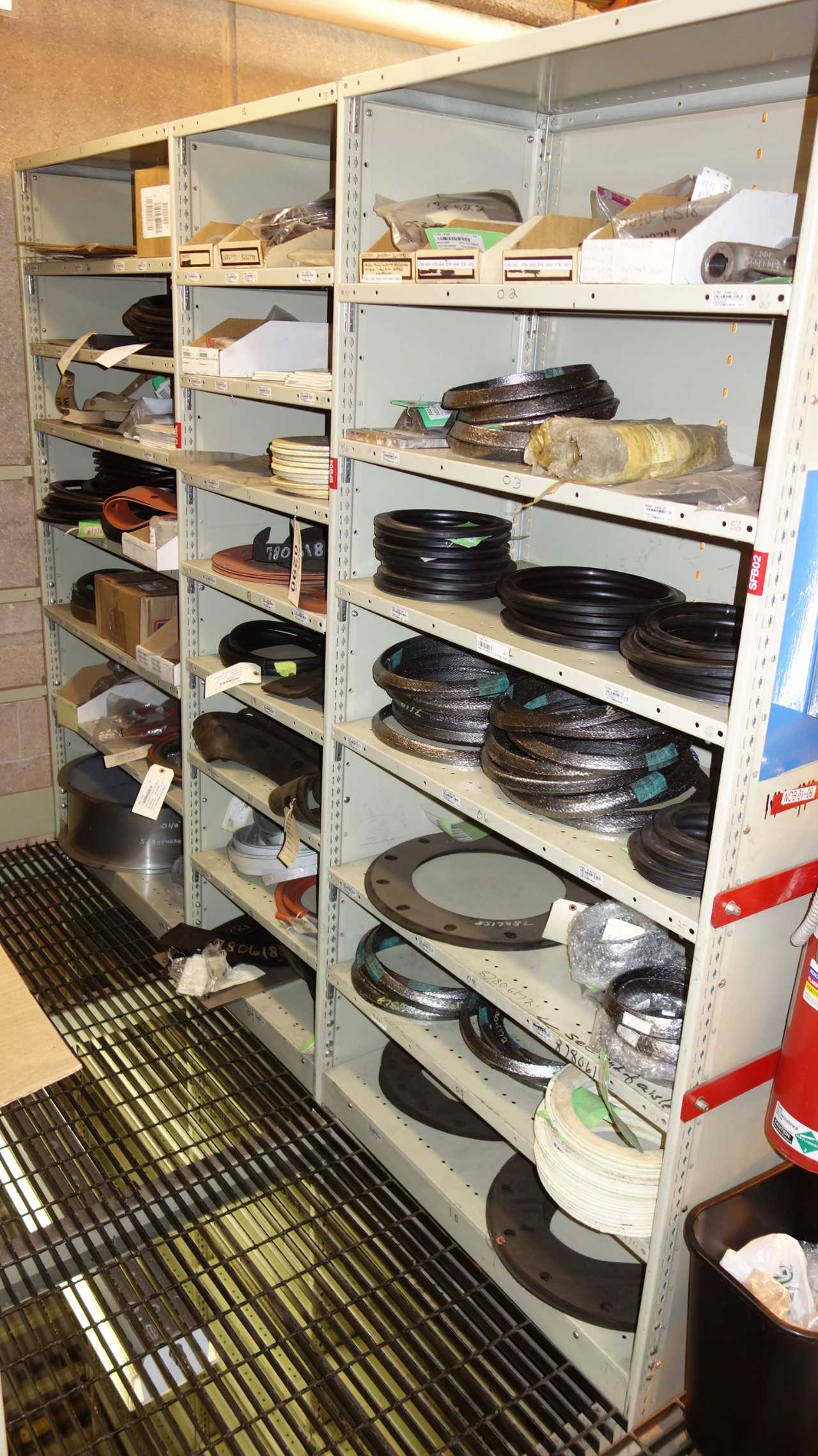 CONTENTS OF 3 SHELF COLUMNS, VALVE & PUMP PARTS - VALVES