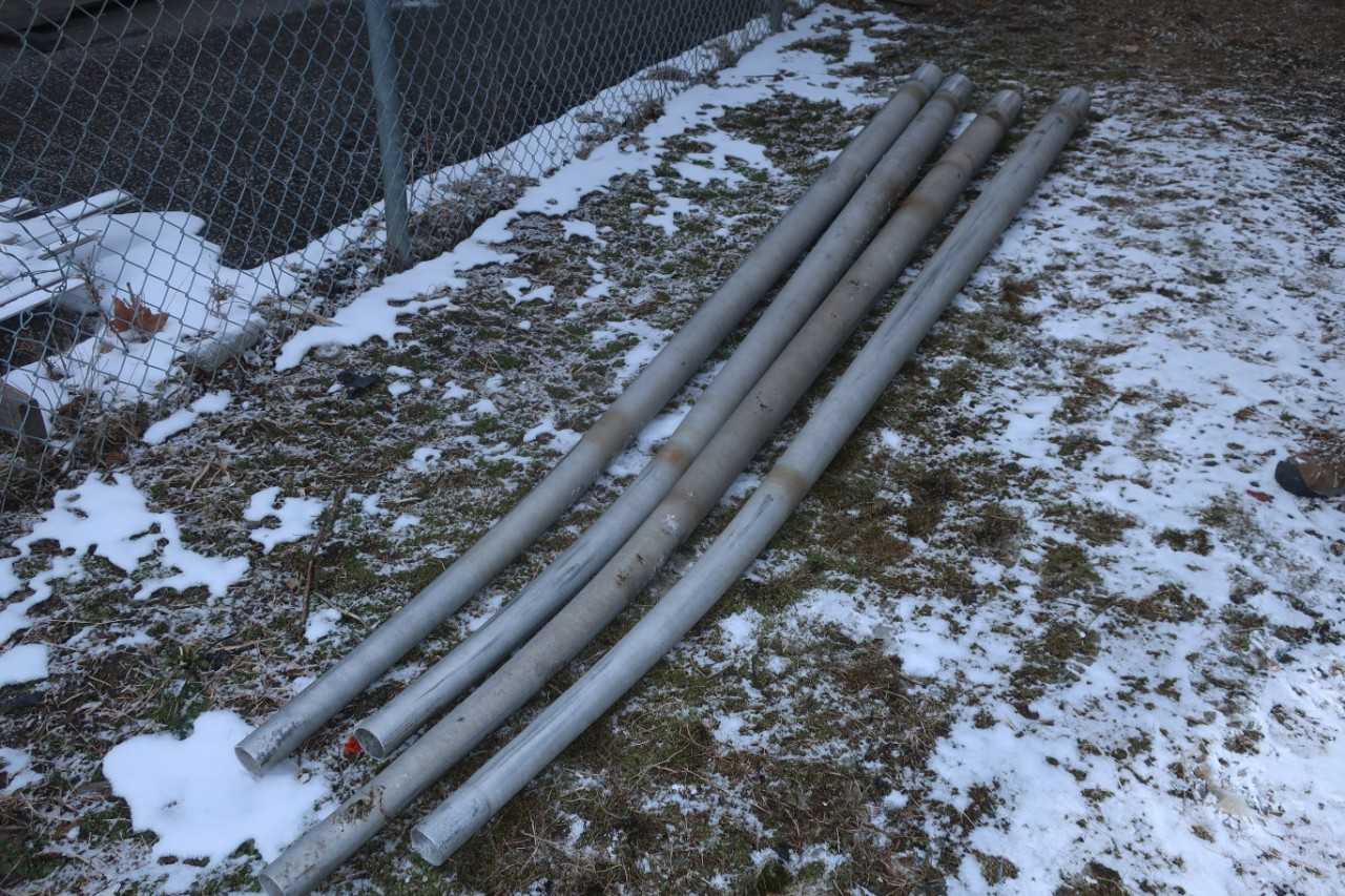 LOT OF 4 STREET LIGHT ARMS - LIGHTING
