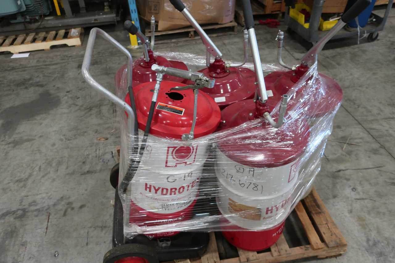 1 PALLET OF ASSORTED LUBRICANTS WITH PUMPS - PUMPS