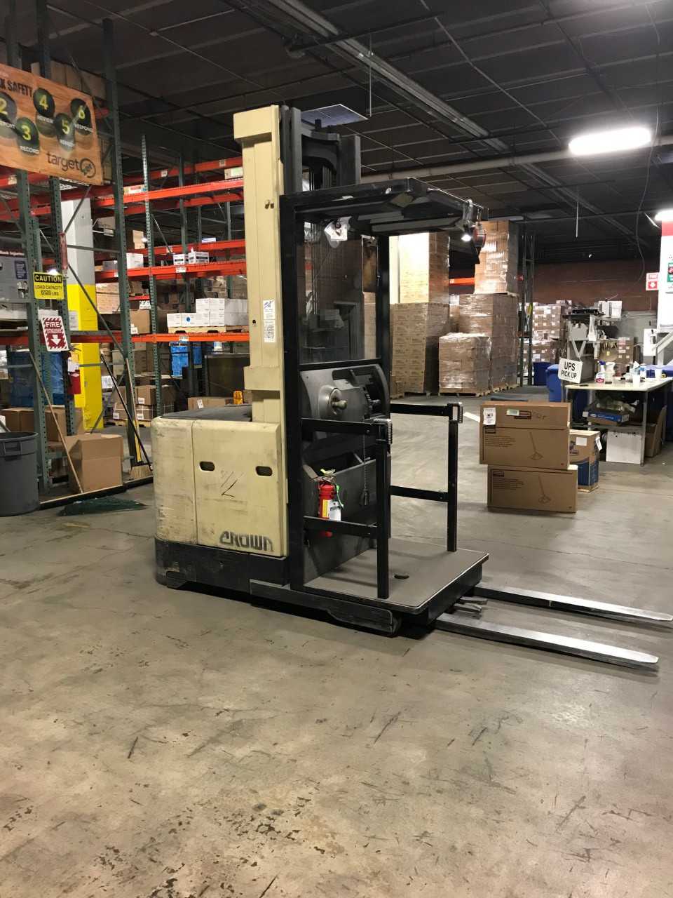 1996 Crown SP3020-30 stock picker, Albuquerque, NM - MATERIAL HANDLING
