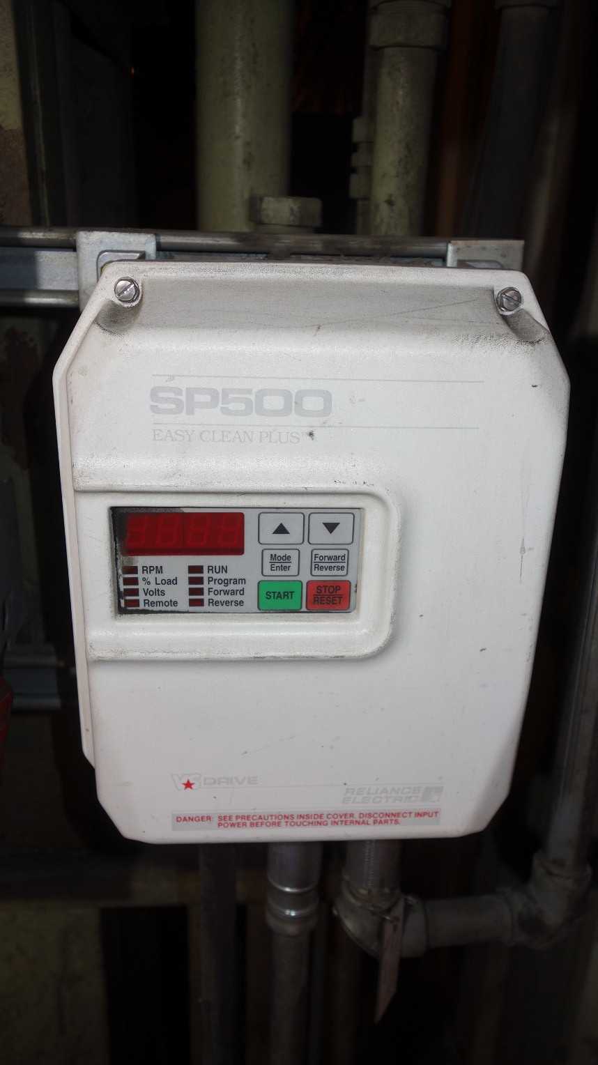 LOT OF 2 RELIANCE SP500 480V-AC MOTOR DRIVE W/ 2X SIEMENS 30A DISCONNECT - ELECTRIC MOTORS