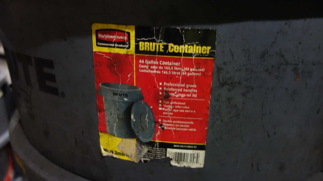 LOT OF 12 RUBBERMAID BRUTE 44 GALLON TRASH CONTAINERS - PLANT & FACILITY