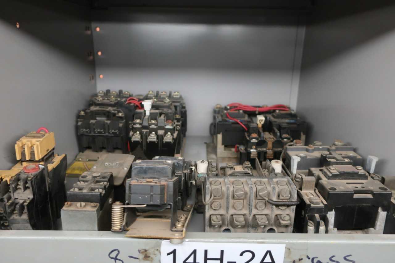 LOT OF ASSORTED MOTOR STARTERS AND RELAYS - ELECTRICAL COMPONENTS