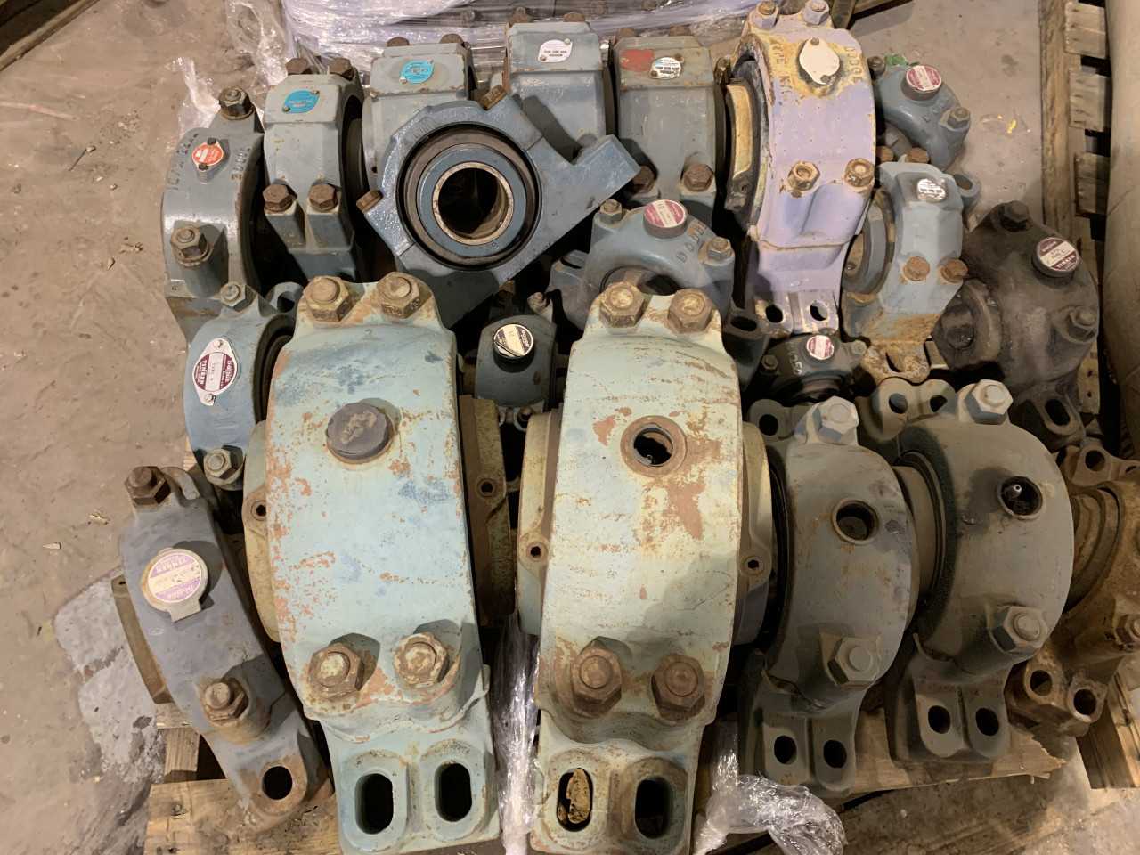 PALLET OF DODGE PILLOW BLOCK BEARINGS VARIOUS SIZES. - BEARINGS