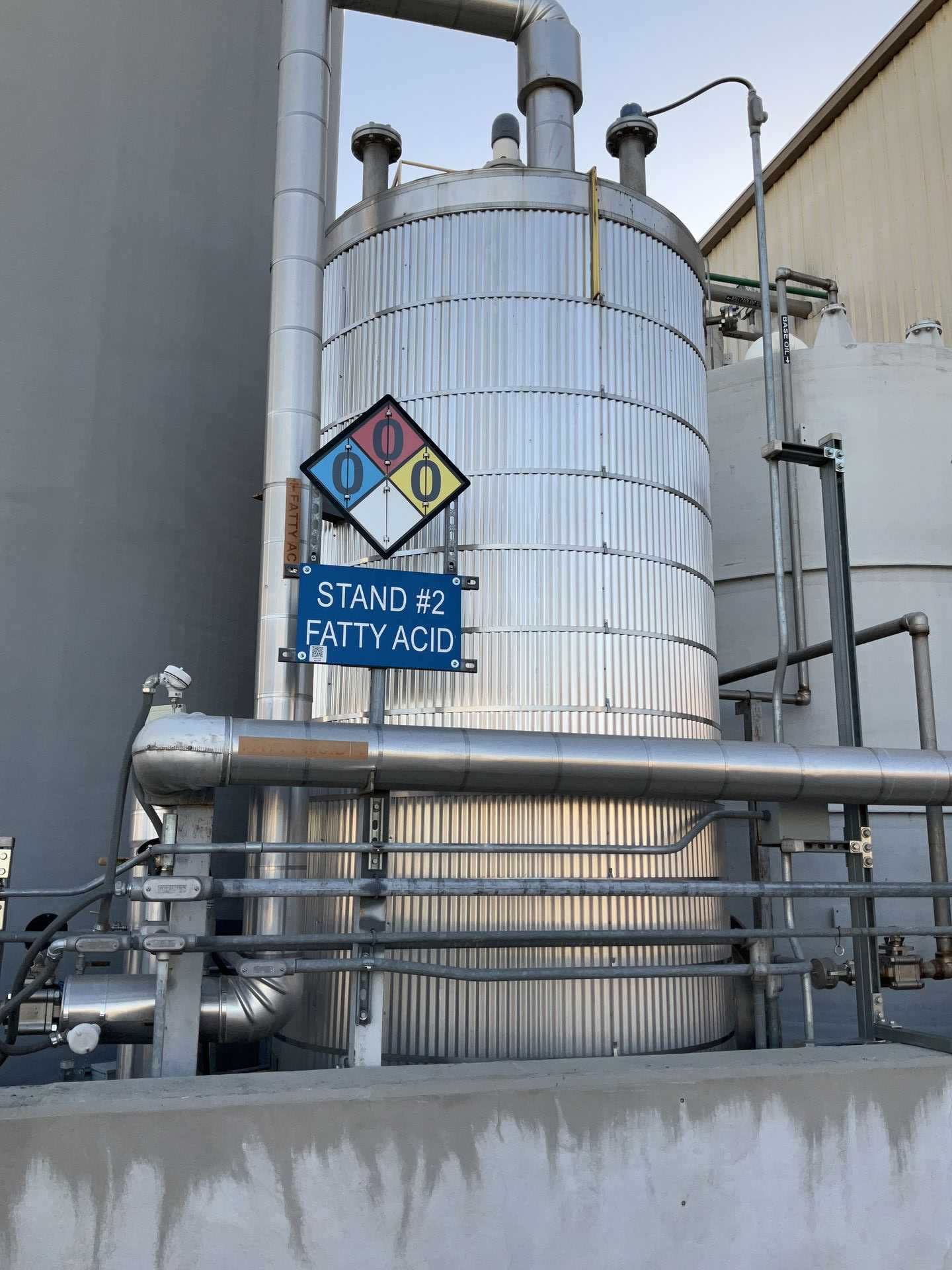 STEEL TANK WITH MOTOR - STORAGE & HANDLING EQUIPMENT STEEL TANK WITH MOTOR - STORAGE & HANDLING EQUIPMENT