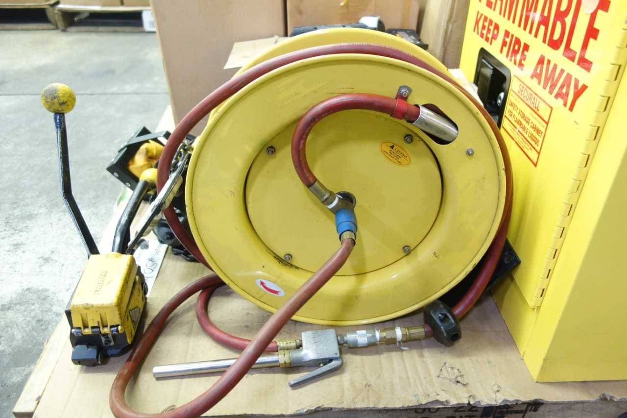 PALLET OF ASSORTED SHOP SUPPLIES - LIGHTING
