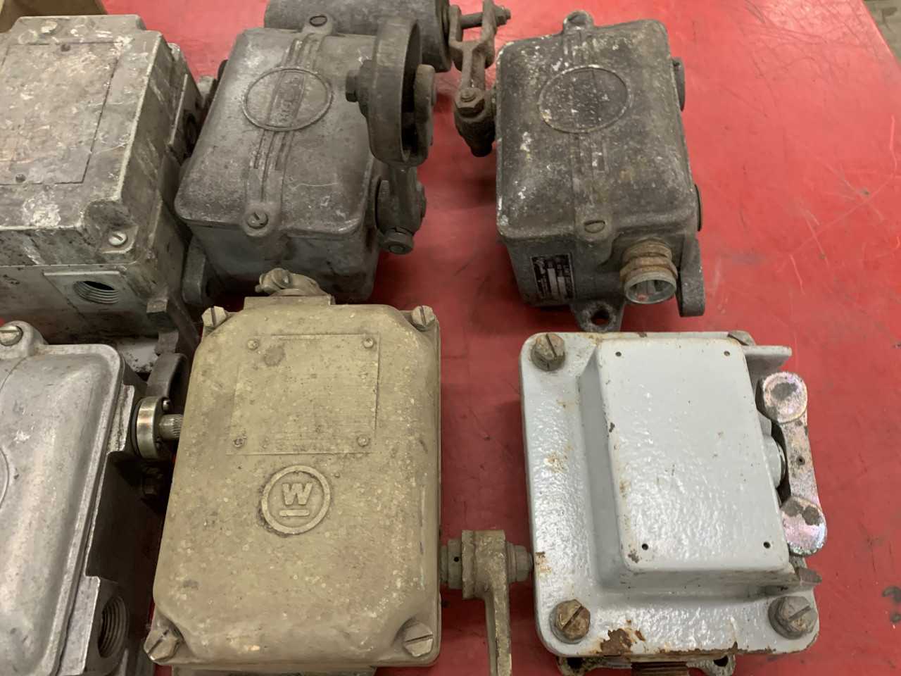 LOT OF 7 USED LIMIT SWITCHES JOSLYN CLARK, WESTINGHOUSE AND CUTLER-HAMMER - CONTROL VALVE