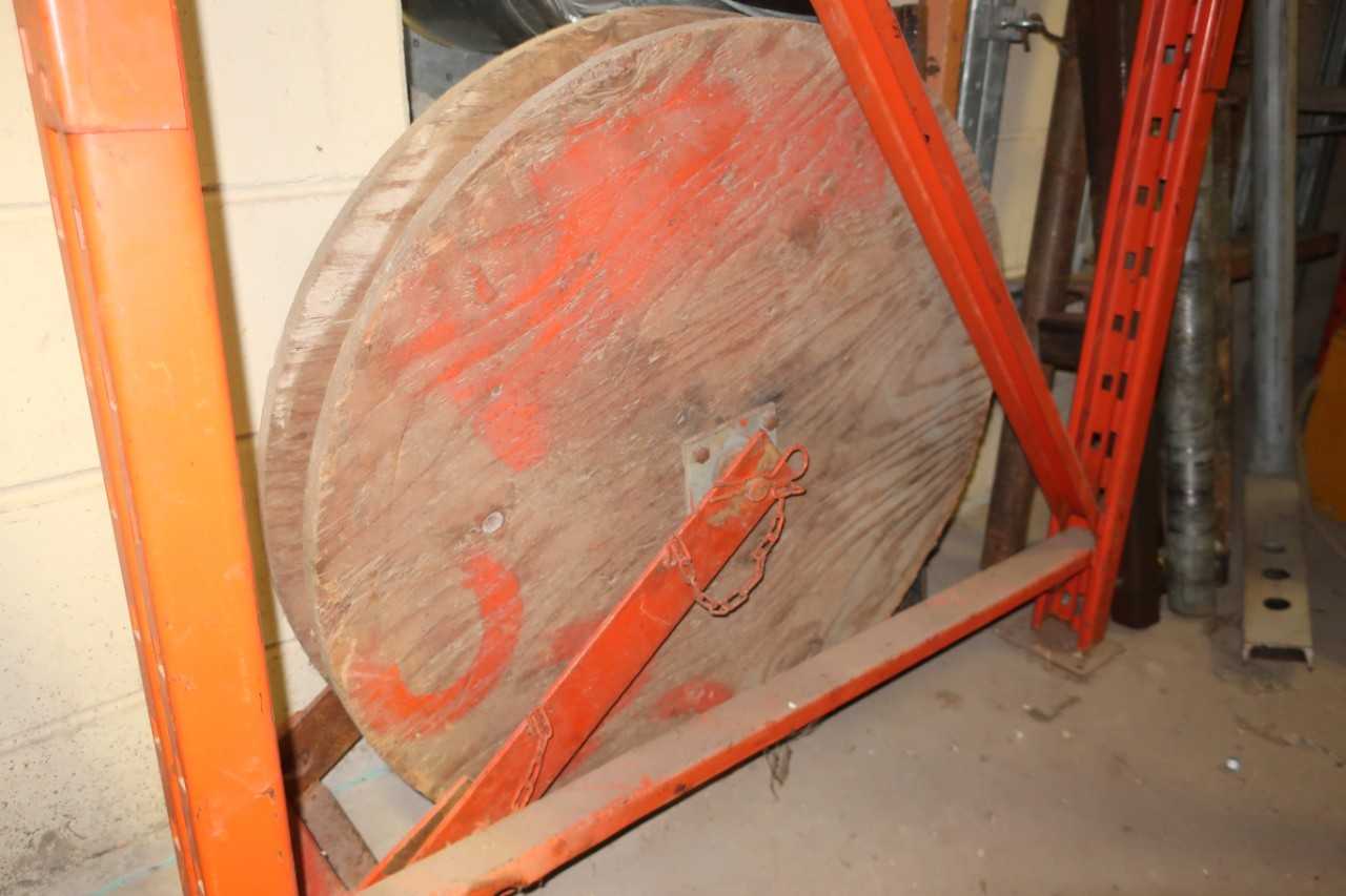 GREENLEE ROPE STAND W/ ROPE WHEEL - ELECTRIC POWER TOOLS