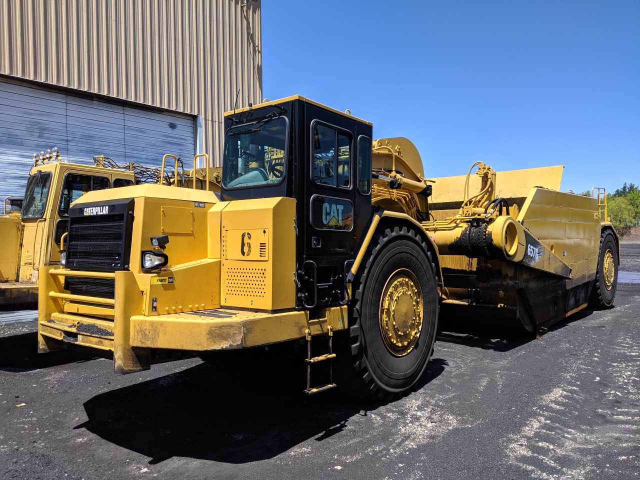 2011 CAT 657 SCRAPER - CONSTRUCTION EQUIPMENT