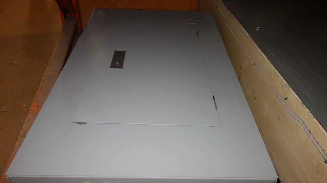 LOT OF ASSORTED DISTRIBUTION PANEL PANELS - DISCONNECT SWITCHES