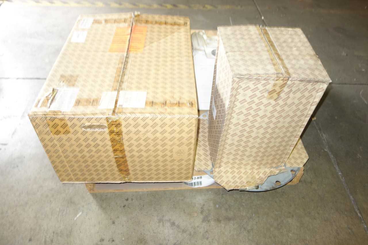 LOT OF ASSORTED AIR COMPRESSOR FILTER AND OIL ATLAS COPCO 2906-0200-00 1614-9521-00 ISO-VG-220 - AIR COMPRESSORS