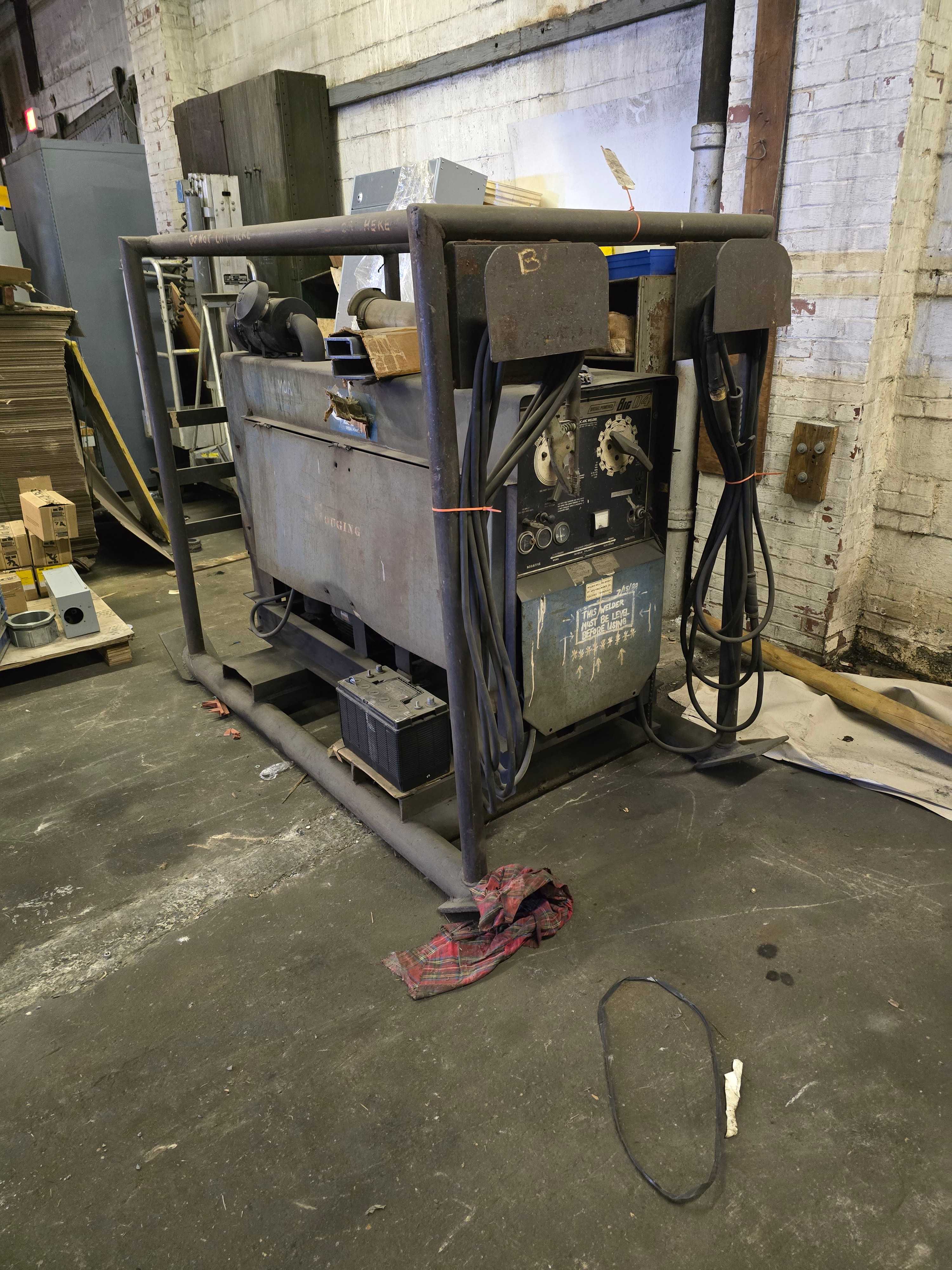 MILLER DIESEL POWERED BIG D4 DC ARC WELDER - VISES