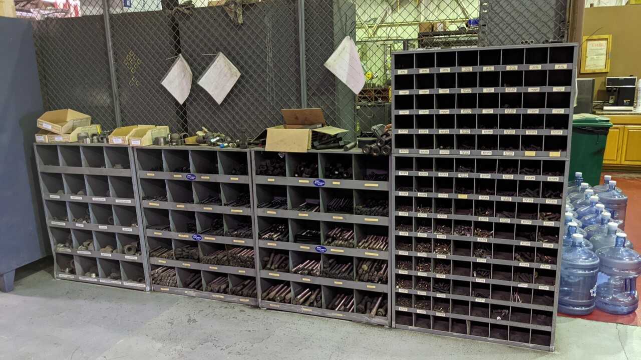 LOT OF 10X PIGEON HOLE SHELVES AND CONTENTS - ELECTRIC POWER TOOLS