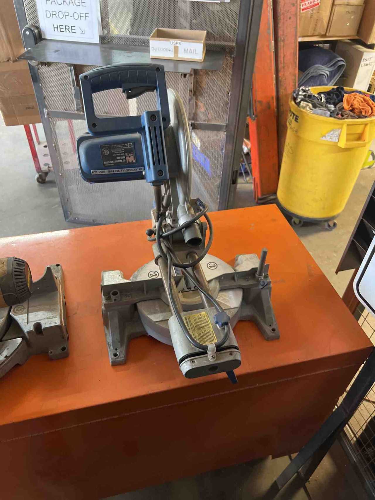 WEN Sliding Compound Miter Saw 10” - MATERIAL HANDLING