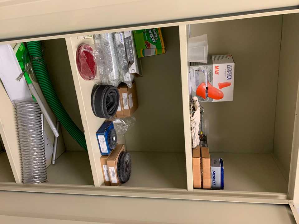 Cabinet With All Contents - MATERIAL HANDLING