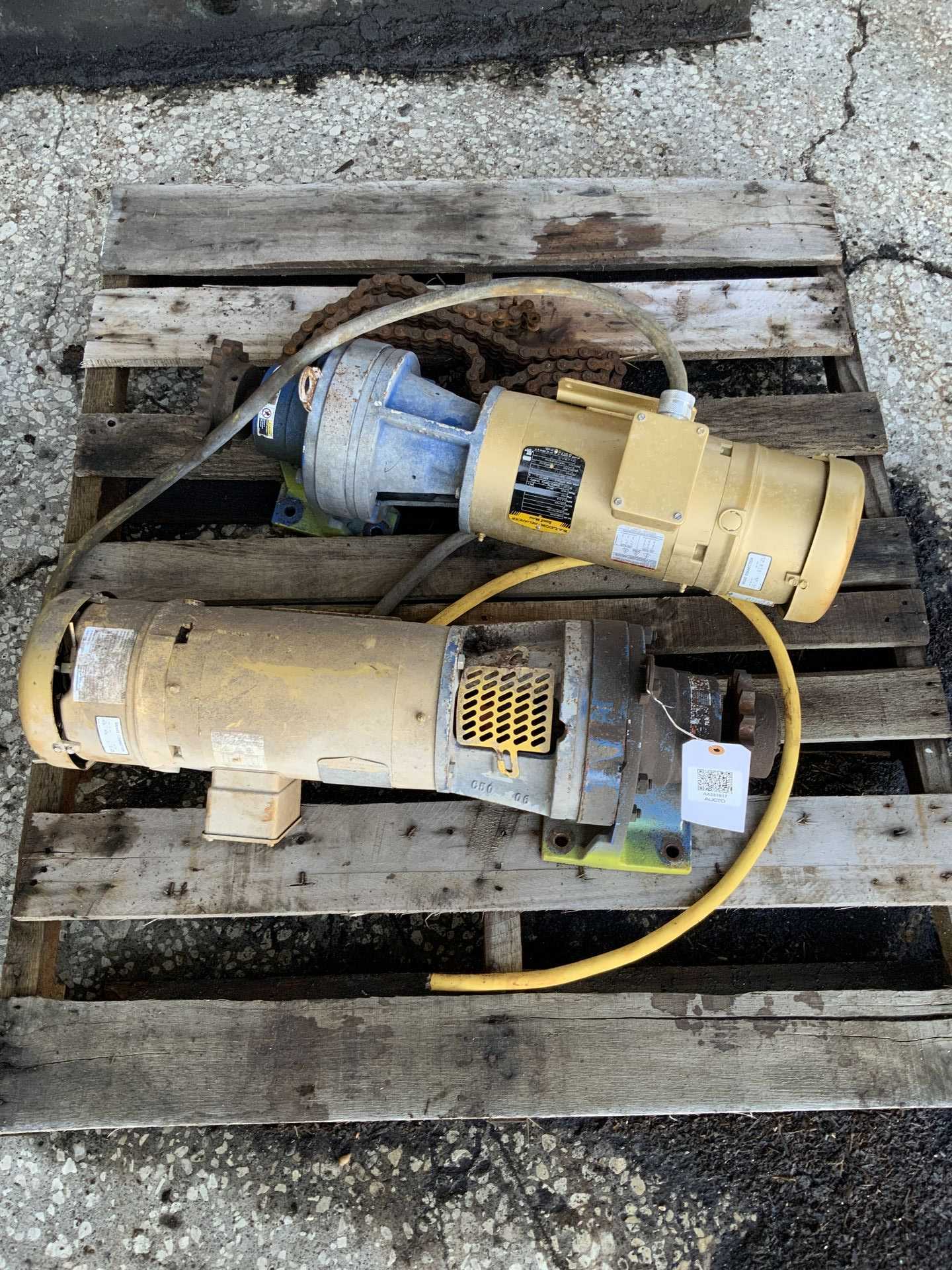 QTY 2 - SUMITOMO / BALDOR GEARMOTORS, 2HP - GEARMOTOR
