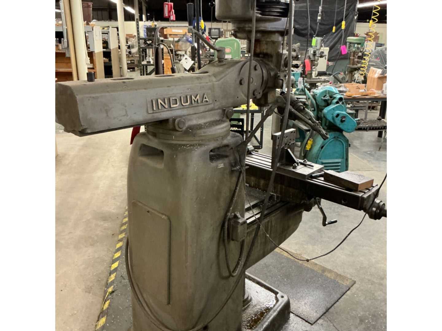 INDUMA VERTICAL MILLING MACHINE