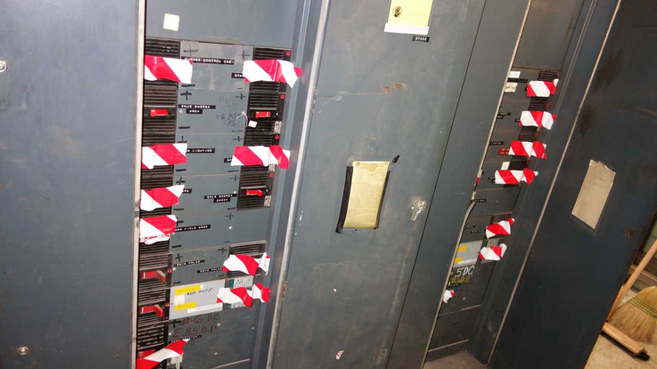LOT OF 2 GENERAL ELECTRIC CCB 600A PANELBOARDS - CIRCUIT BREAKERS