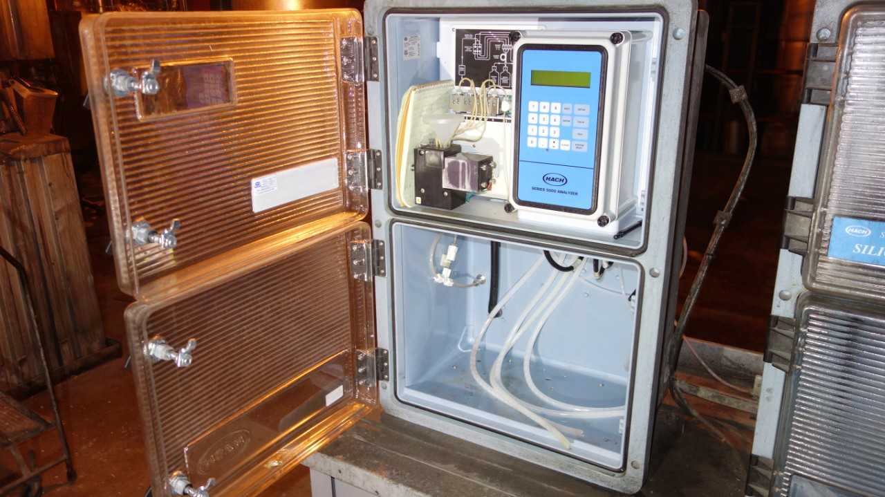 LOT OF 2 HACH 60001-60 SERIES 5000 ANALYZER - ANALYZER