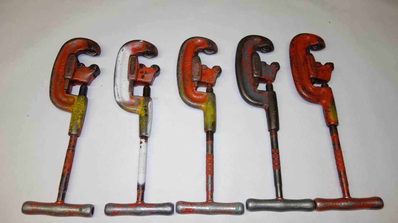 LOT OF 5 RIDGID 2A 1/2 TO 2 IN PIPE CUTTERS - HAND TOOLS