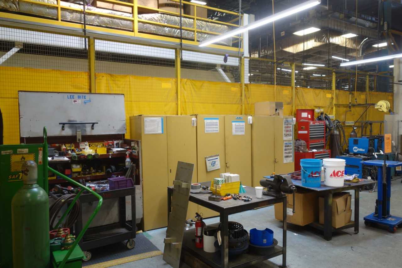 Wilson Industries Gold 9x welding curtains and steel mesh supports - WELDING EQUIPMENT