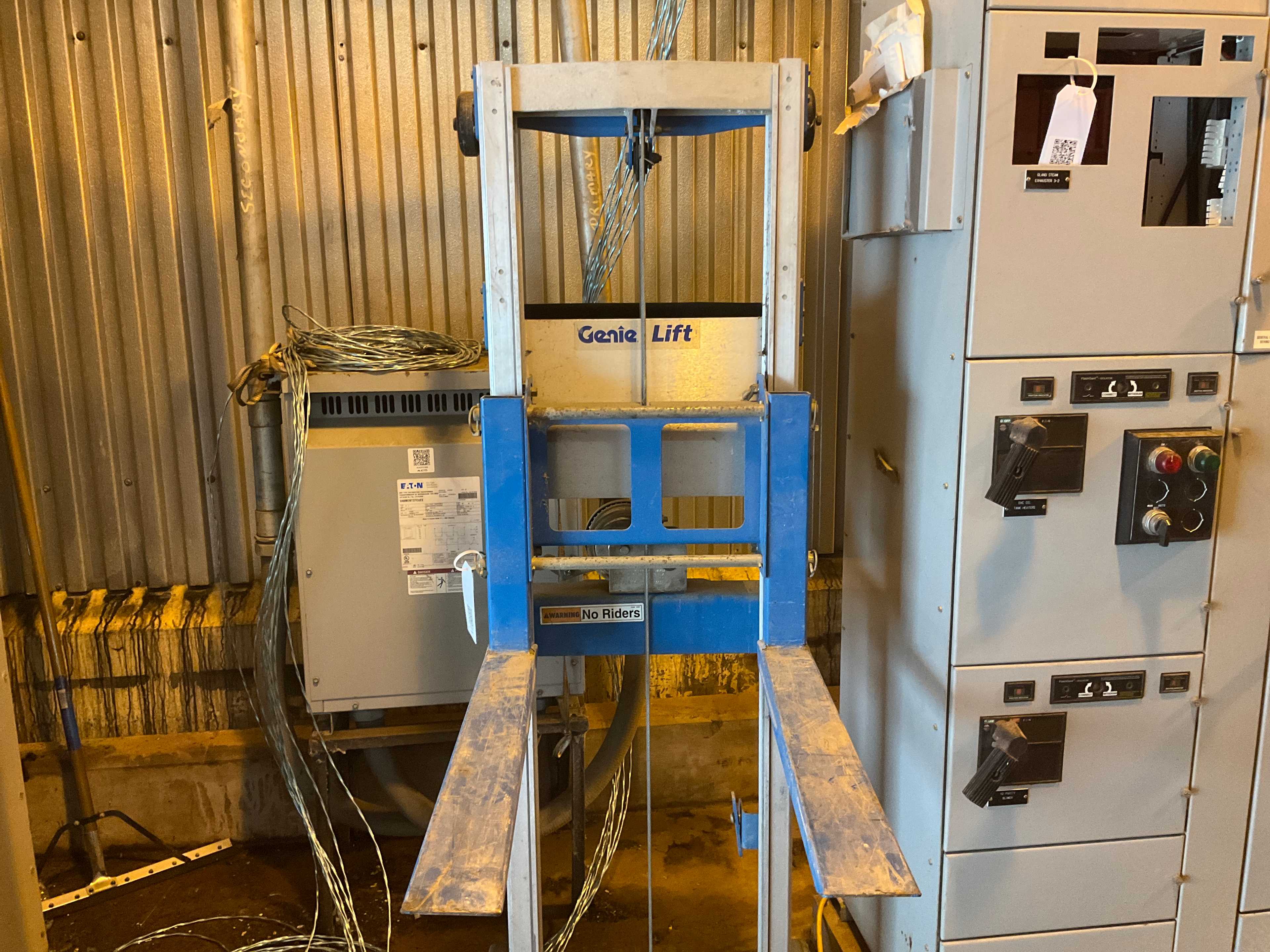 GENIE GL-8 MANUAL FORK-OVER STACKER