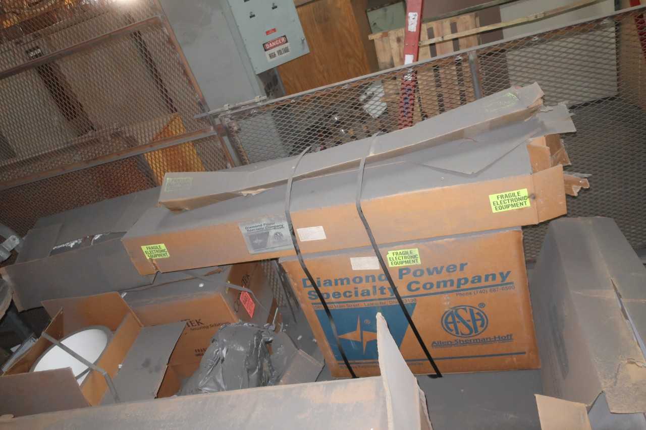 CONTENTS OF 1X SECTIONS OF PALLET RACKING & 3 BOXES ON FLOOR (EXCLUDES LOT 687), AC-MOTORS, LEVEL TRANSMITTERS, DIAMOND POWER - ELECTRIC MOTORS