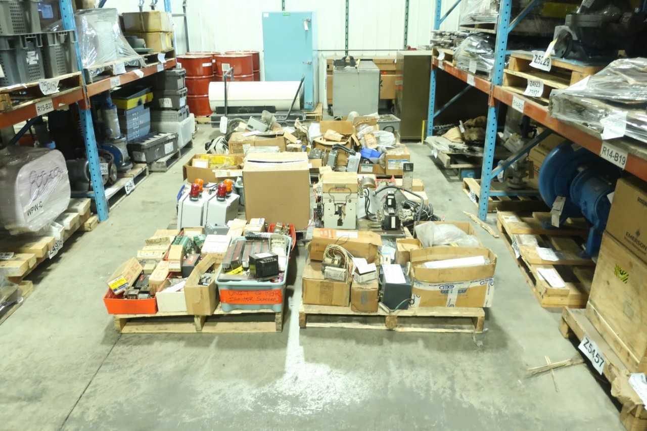 6 PALLETS OF ASSORTED ELECTRICAL BREAKERS FUSES TRANSFORMERS SWITCHES SQUARE D GE FURNAS ALLEN BRADLEY - MISCELLANEOUS