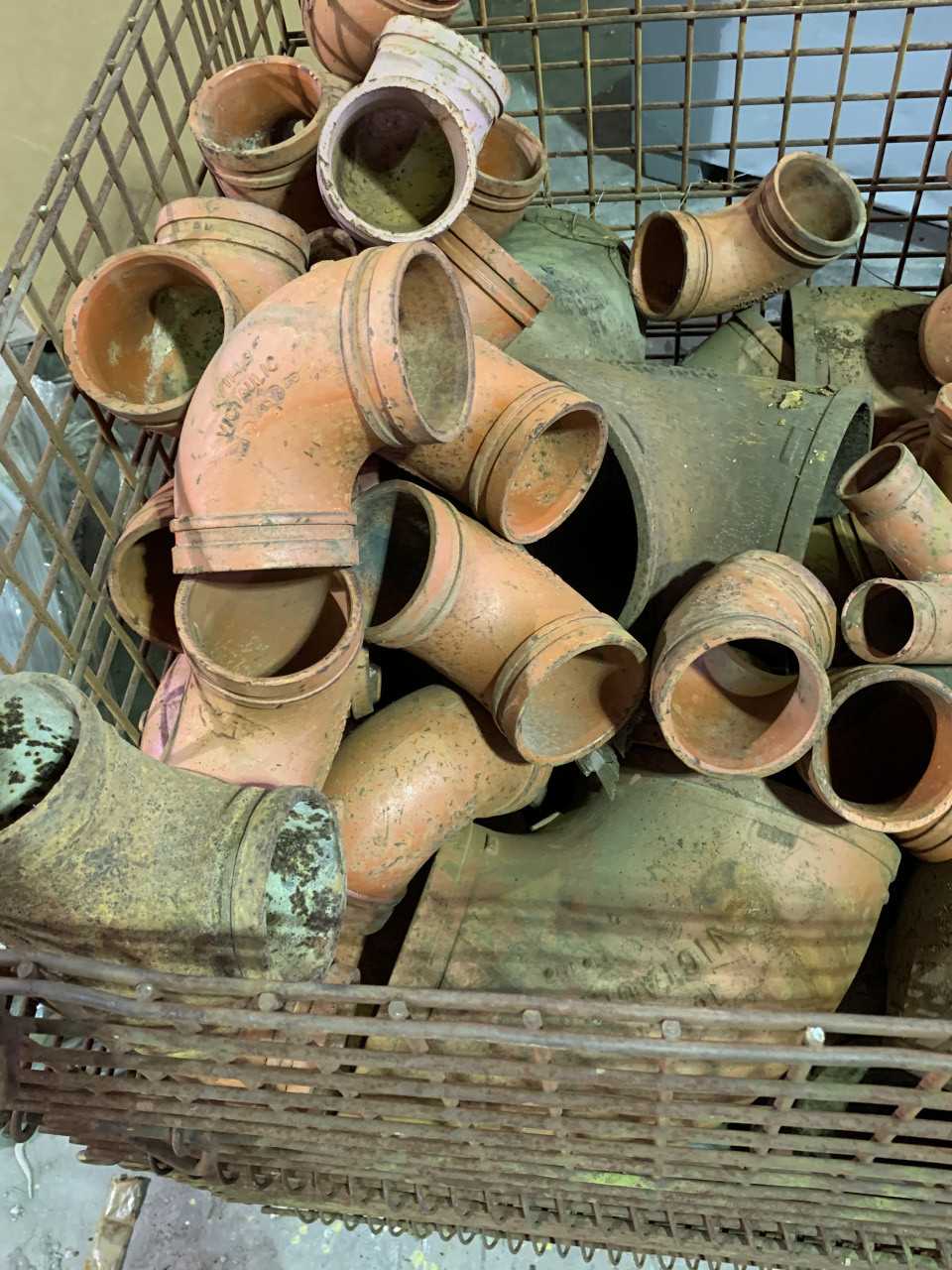 CRATE OF VICTAULIC PIPE FITTINGS ELBOWS TEES - PROCESS EQUIPMENT