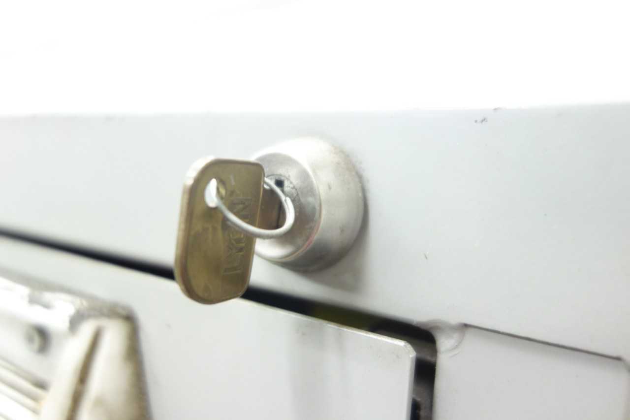 LYON 10 DRAWER LOCKING TOOL CABINET - TOOL STORAGE