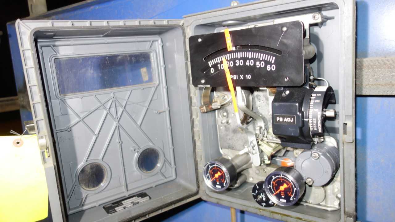 FISHER 4195KB CONTROLLER - INSTRUMENTATION