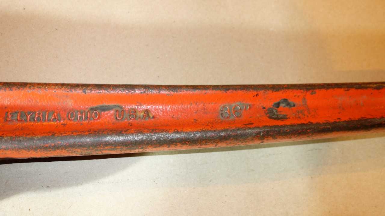 RIDGID 36 IN HEAVY DUTY PIPE WRENCH - HAND TOOLS