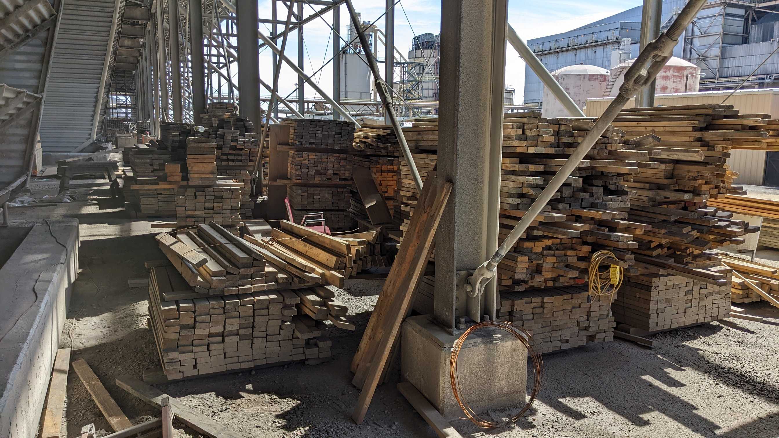 ASSORTED LUMBER - TRAILER MOUNTED EQUIPMENT