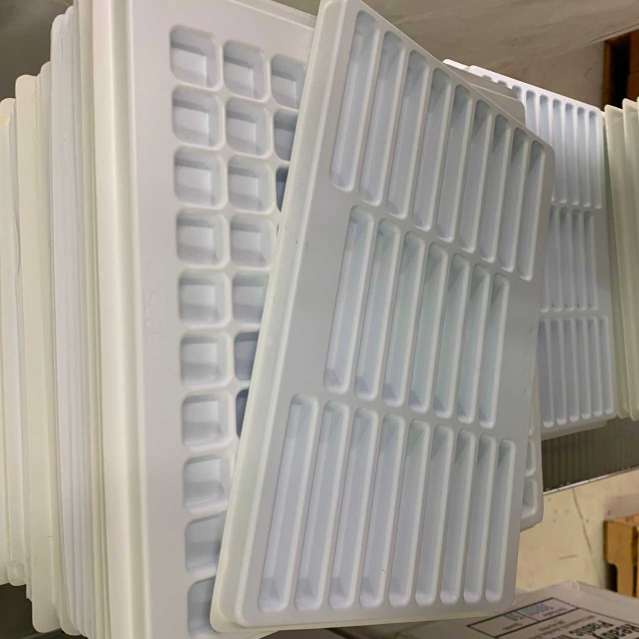 Plastc Trays Only ( No Bakers Racks) - PALLET RACKING