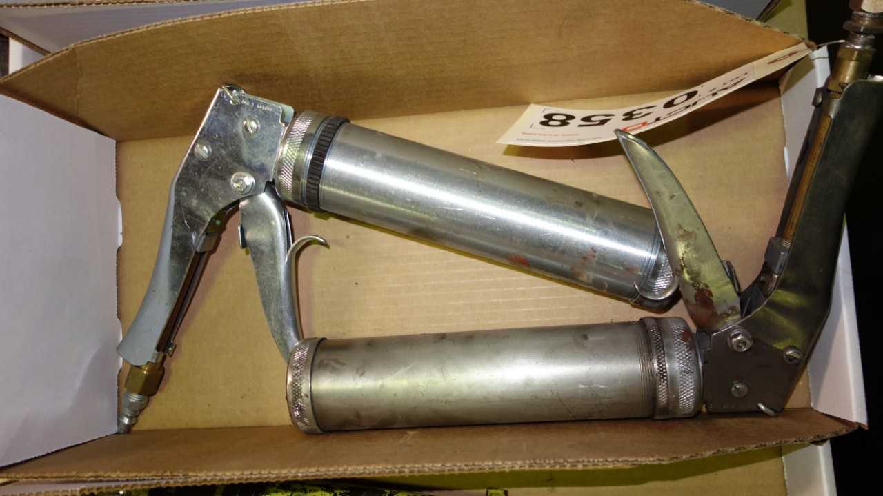 LOT OF 2 PNEUMATIC GREASE GUN ATTACHMENTS - PNEUMATIC POWER TOOL