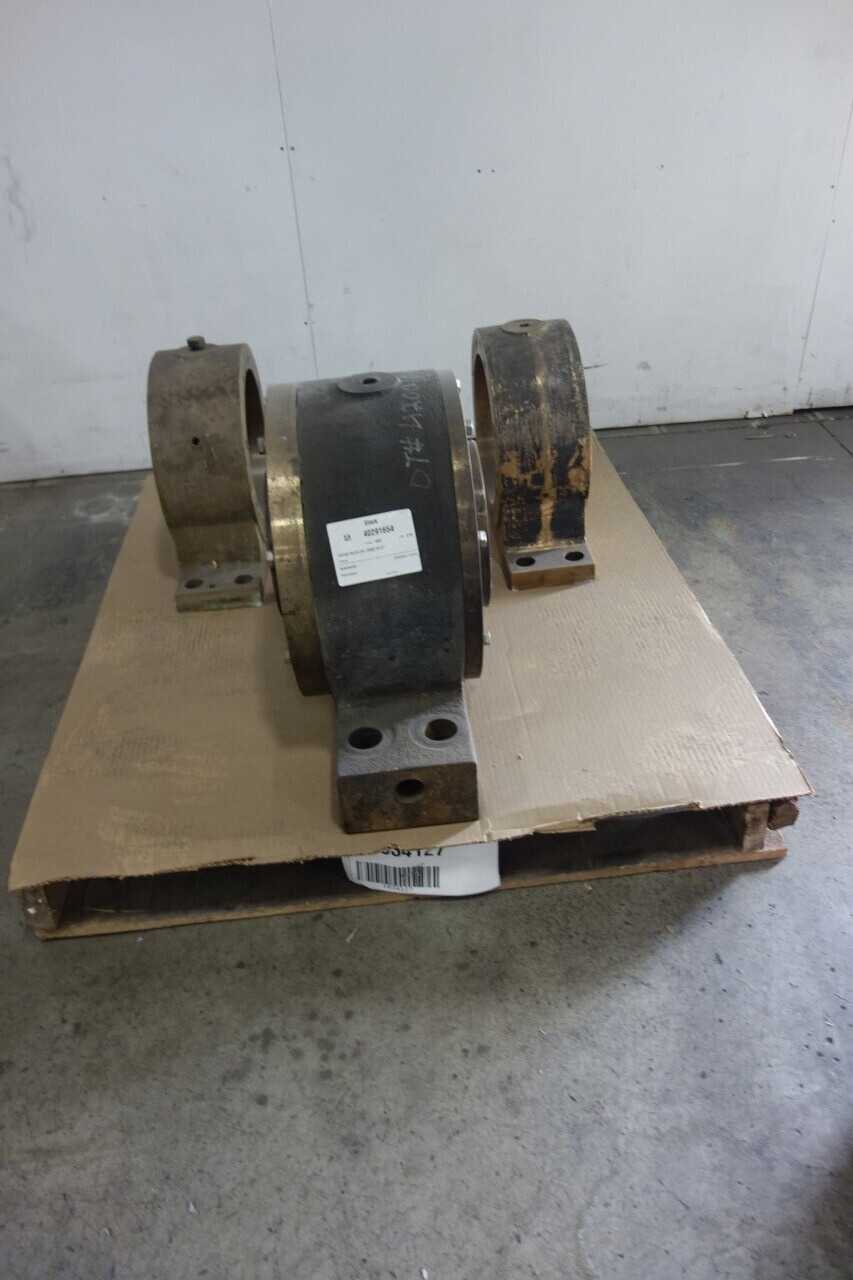 LOT OF ASSORTED BRONZE BELOIT BEARING HOUSINGS - BEARINGS