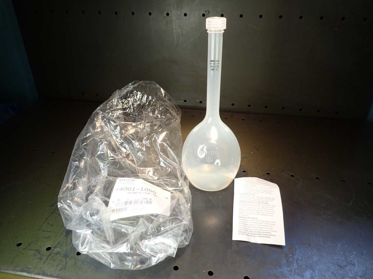 Thermo Scientific Nalgene Polypopylene Volimetric Flask+Lid 4001-1000 1000mL NEW - LAB & SCIENTIFIC