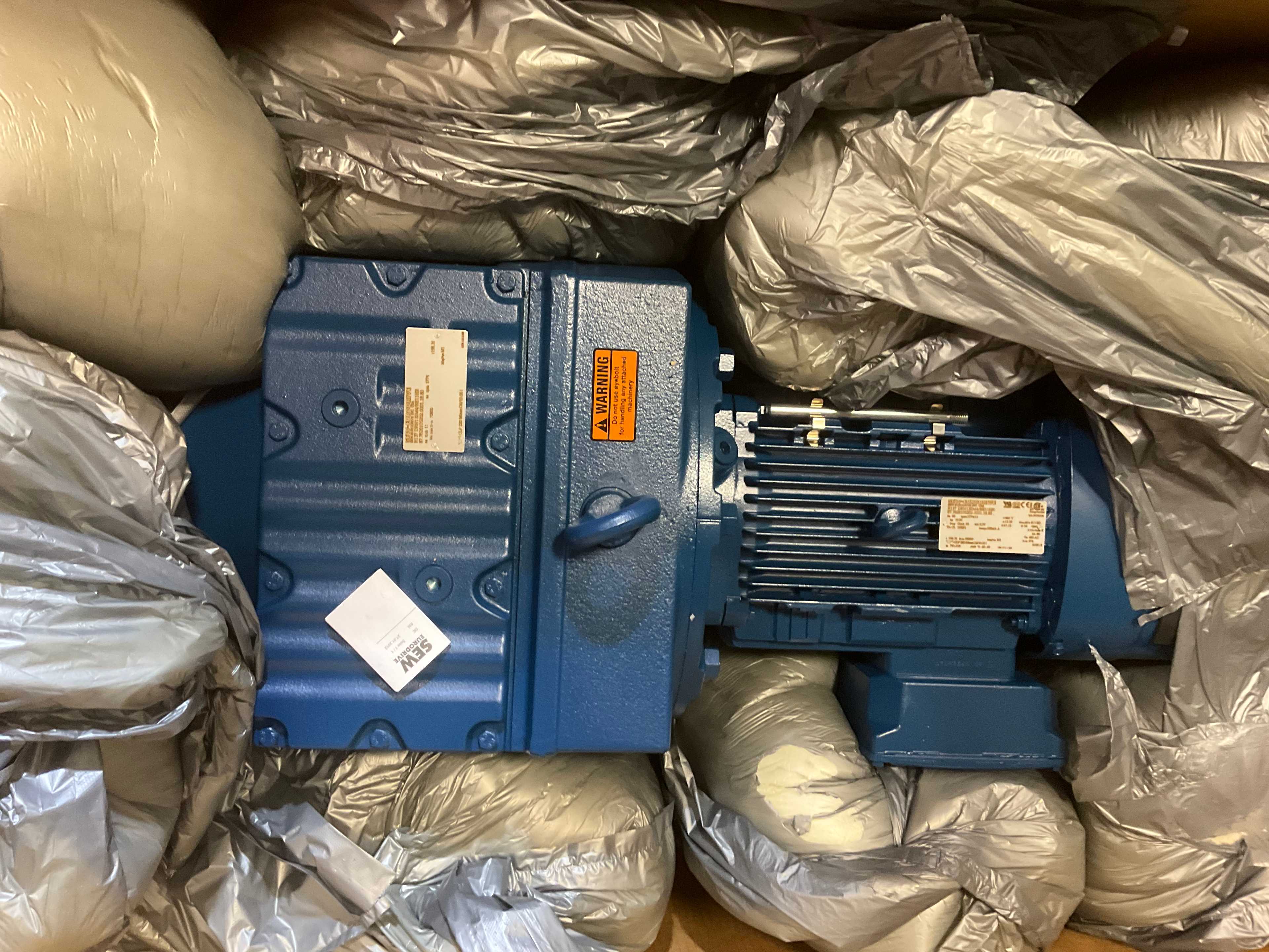 SEW-EURODRIVE INC R137DRN132M4/BE11HR AC MOTOR - AC MOTOR SEW-EURODRIVE INC R137DRN132M4/BE11HR AC MOTOR - AC MOTOR