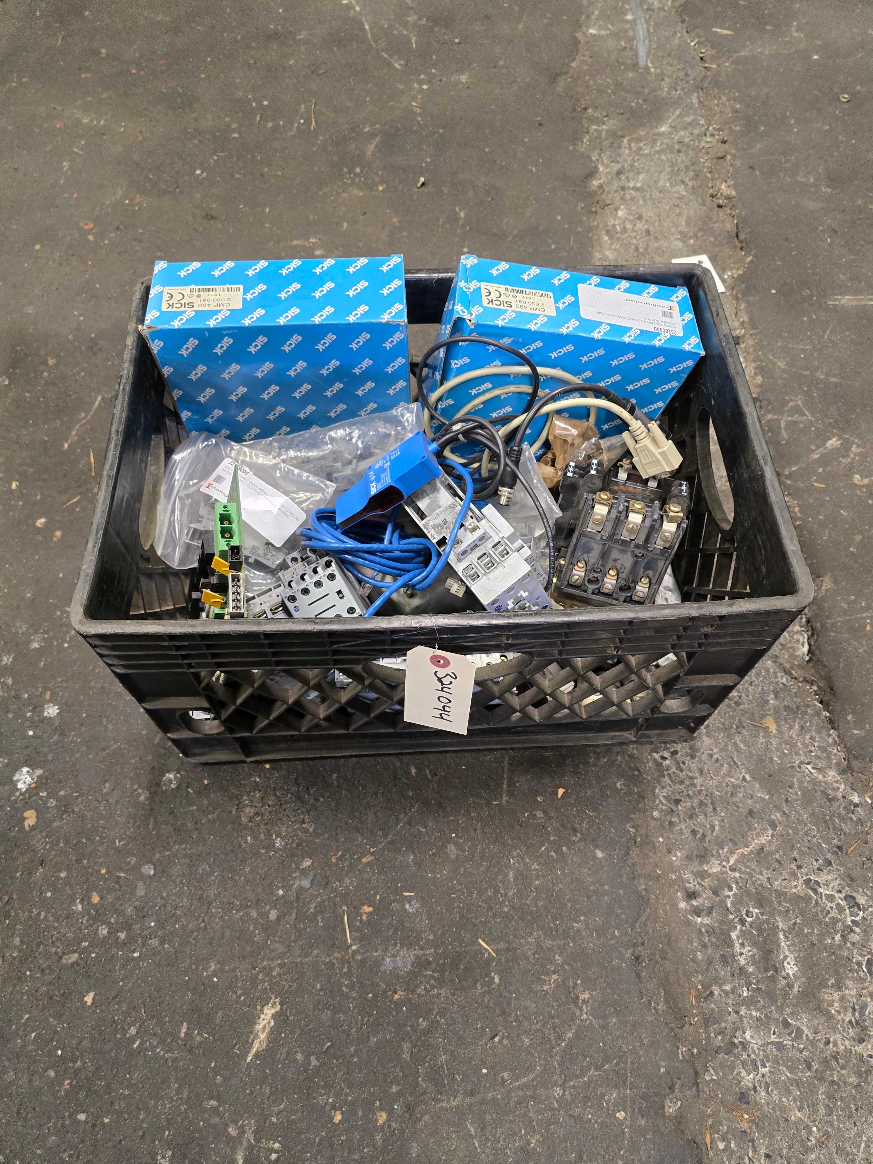 LOT OF MIXED INDUSTRIAL PARTS - SICK - ALLEN BRADLEY - INDUSTRIAL PARTS LOT OF MIXED INDUSTRIAL PARTS - SICK - ALLEN BRADLEY - INDUSTRIAL PARTS