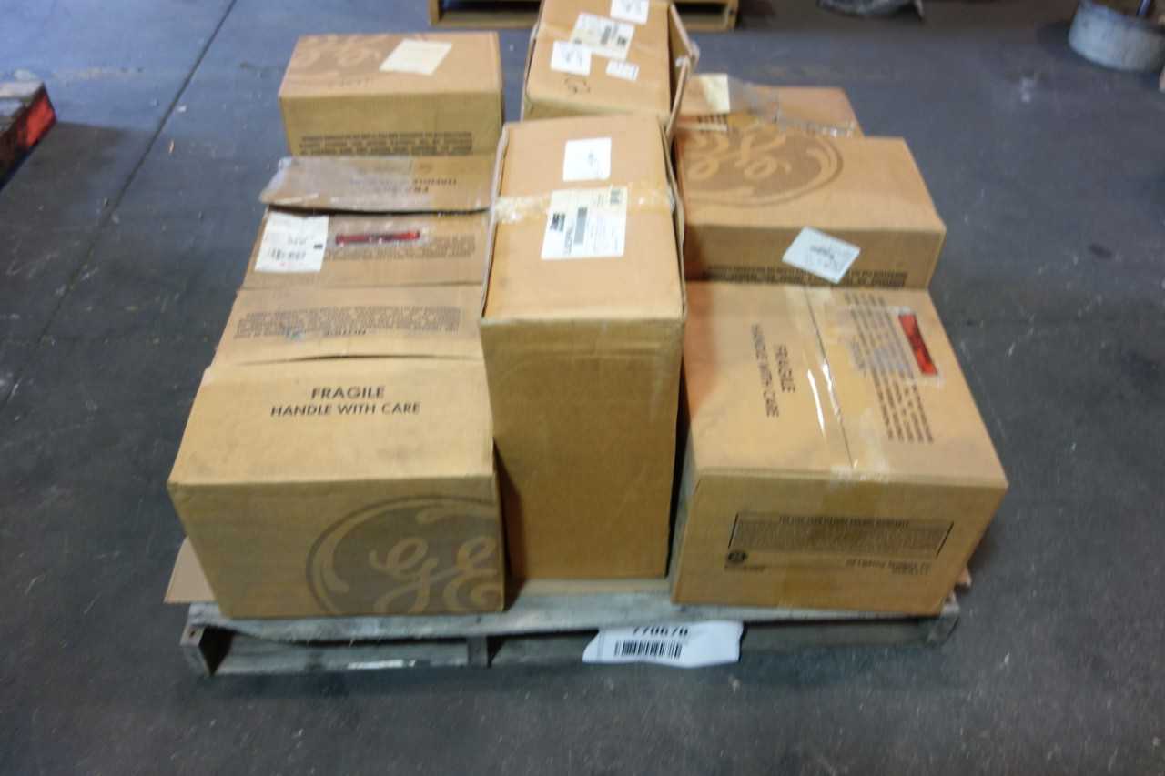 LOT OF ASSORTED LIGHT FIXTURES GE H2000-R5N STONCO SLM250PMAL-8 - LIGHTING